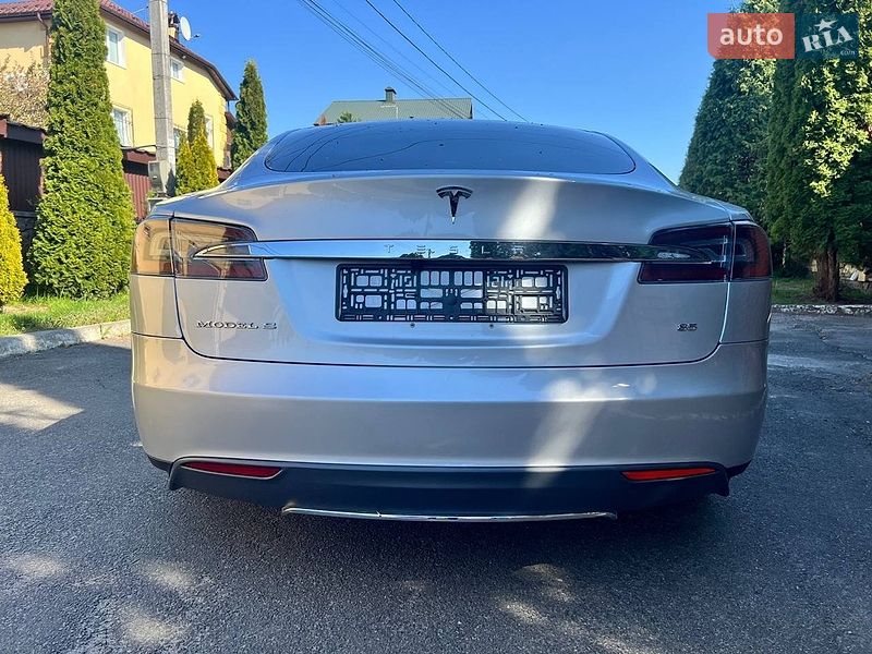 Лифтбек Tesla Model S 2013 в Киеве