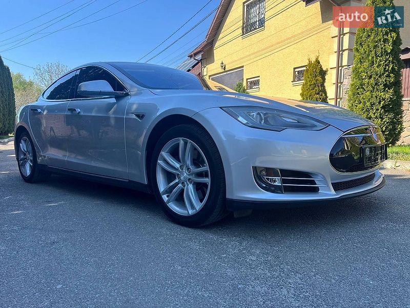 Лифтбек Tesla Model S 2013 в Киеве