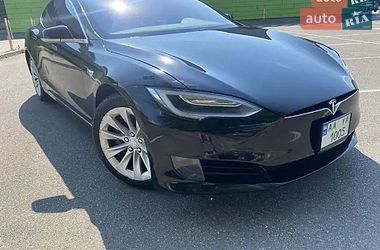 Лифтбек Tesla Model S 2016 в Киеве