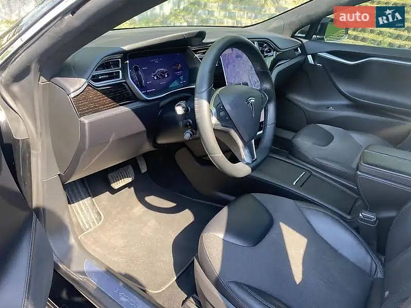 Лифтбек Tesla Model S 2016 в Киеве