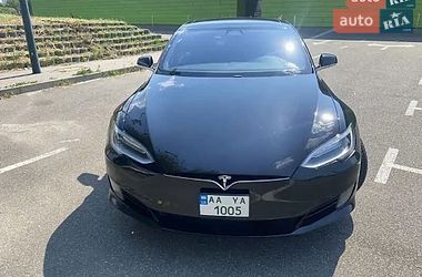 Лифтбек Tesla Model S 2016 в Киеве