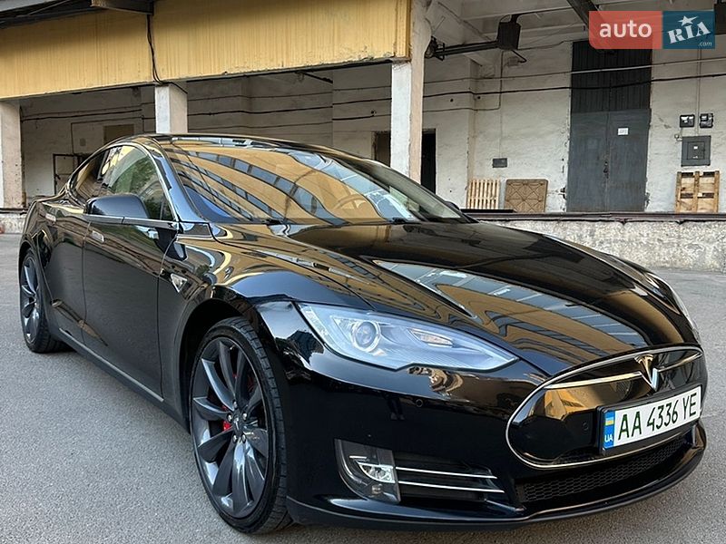 Лифтбек Tesla Model S 2014 в Киеве