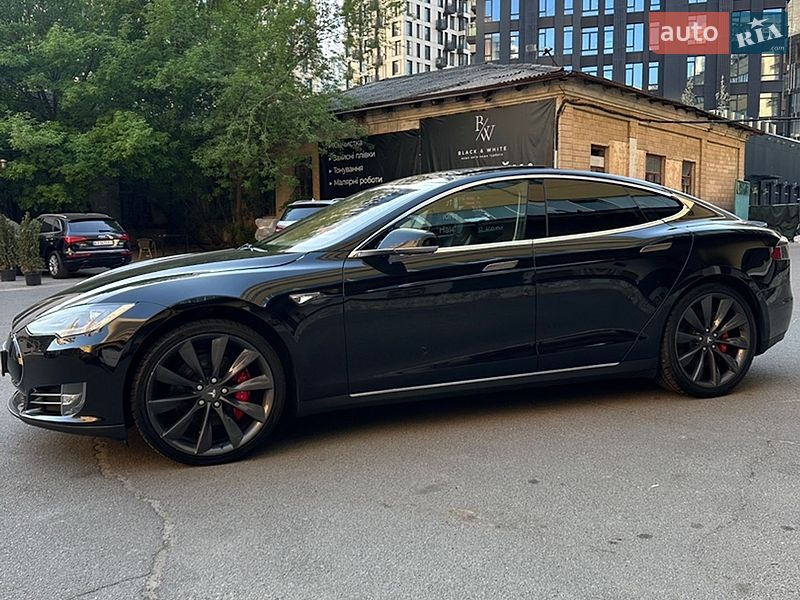 Лифтбек Tesla Model S 2014 в Киеве