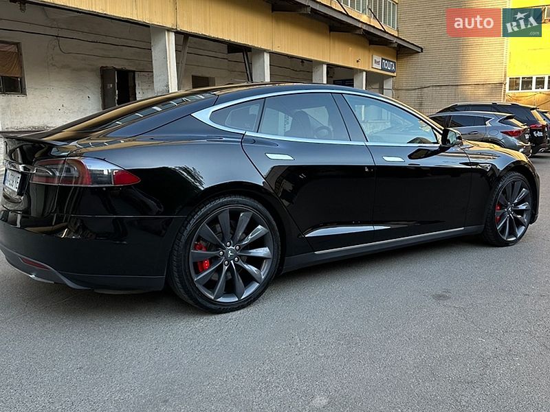 Лифтбек Tesla Model S 2014 в Киеве