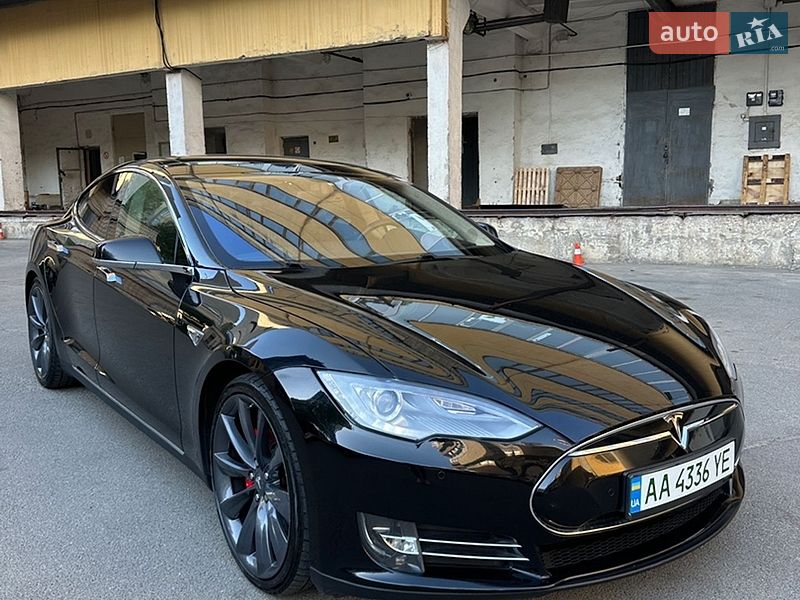 Tesla Model S 2014