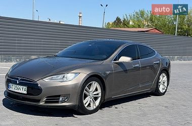 Лифтбек Tesla Model S 2015 в Каменец-Подольском