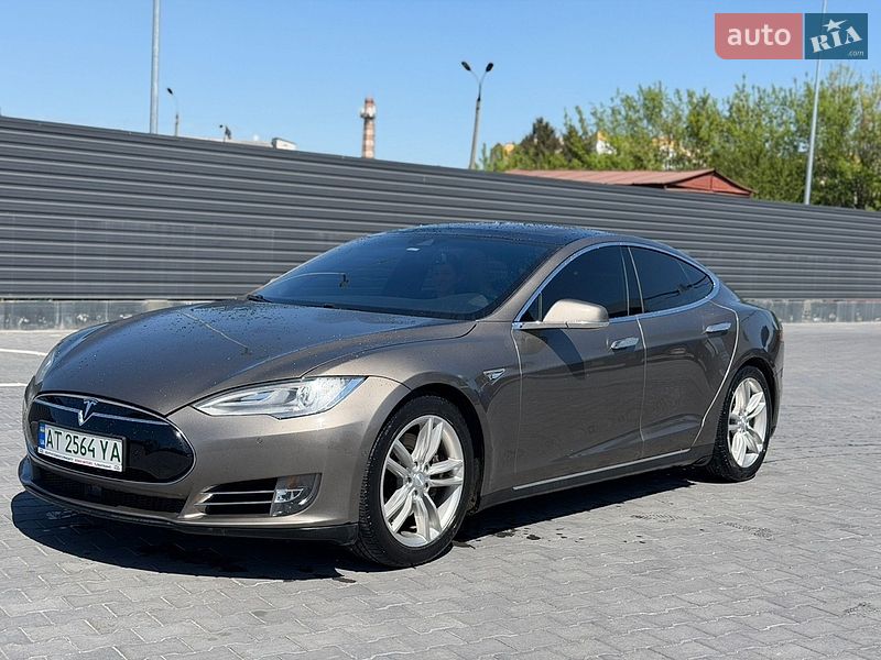 Tesla Model S 2015