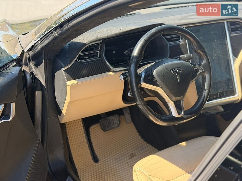Лифтбек Tesla Model S 2015 в Каменец-Подольском