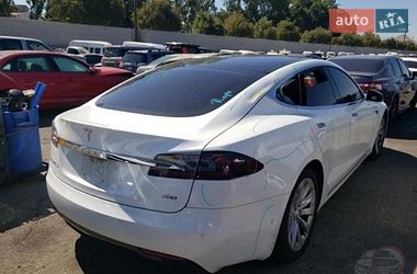 Лифтбек Tesla Model S 2016 в Черновцах