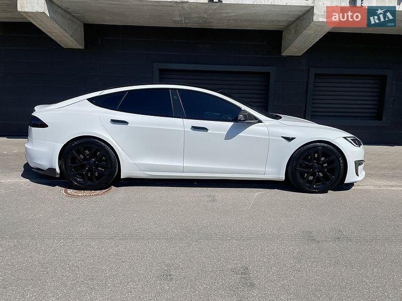 Лифтбек Tesla Model S 2021 в Киеве