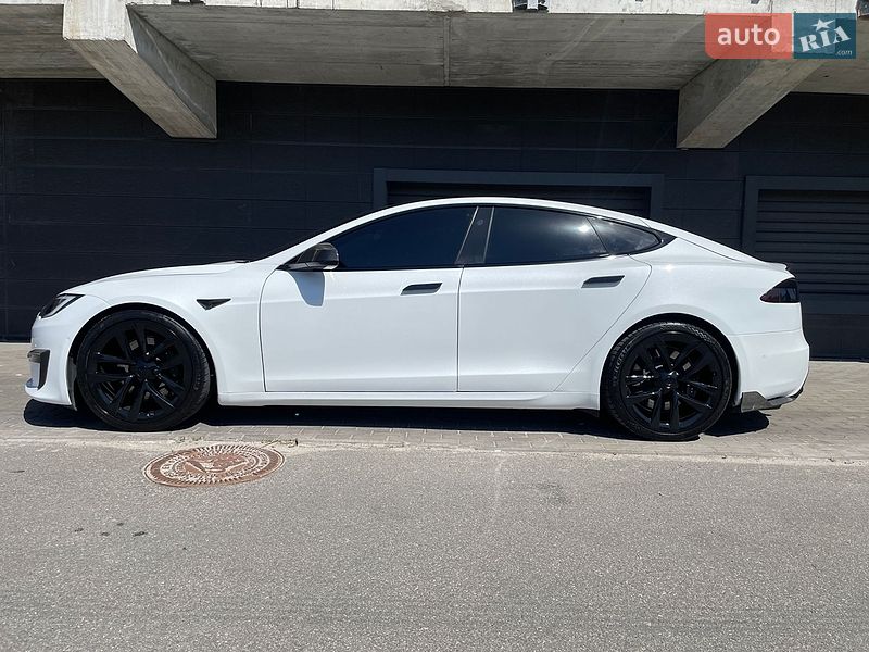 Лифтбек Tesla Model S 2021 в Киеве