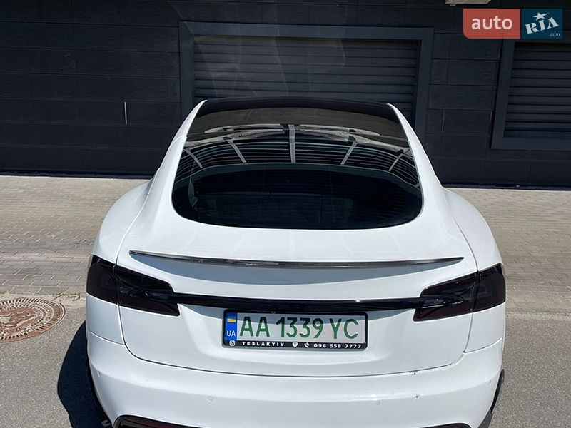 Лифтбек Tesla Model S 2021 в Киеве