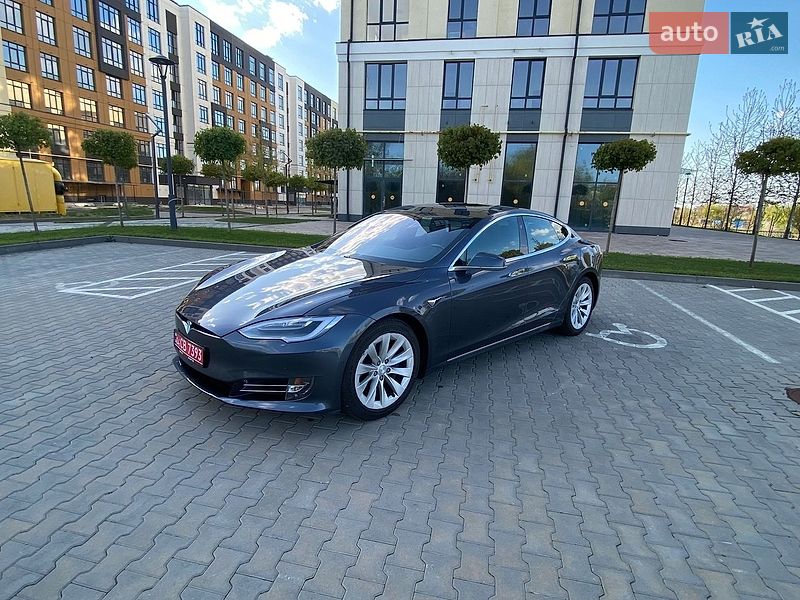 Лифтбек Tesla Model S 2017 в Киеве