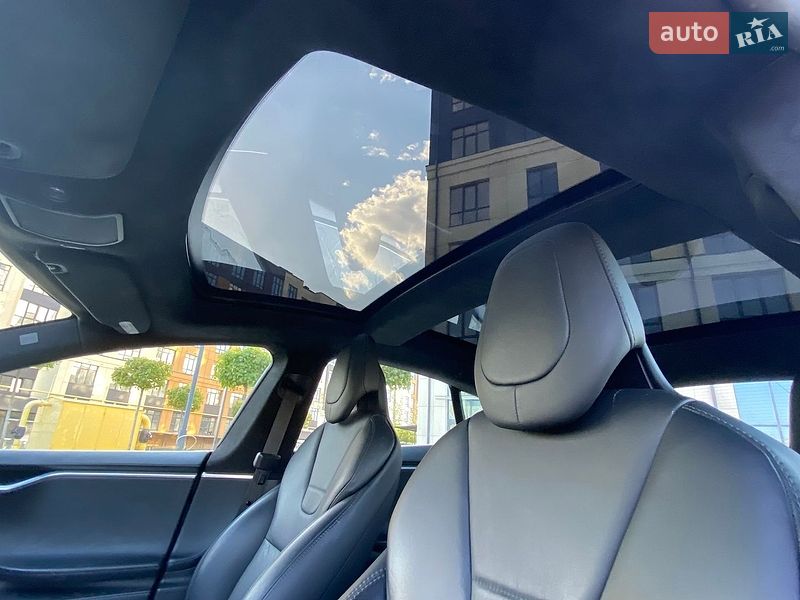 Лифтбек Tesla Model S 2017 в Киеве