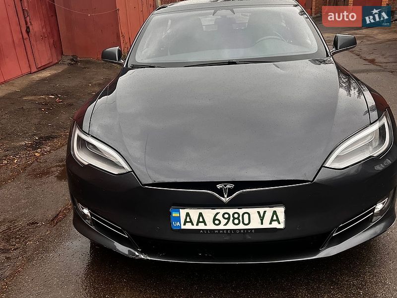 Лифтбек Tesla Model S 2017 в Киеве