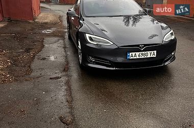 Лифтбек Tesla Model S 2017 в Киеве