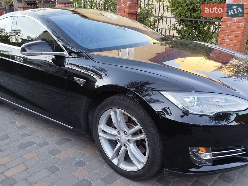 Лифтбек Tesla Model S 2013 в Львове
