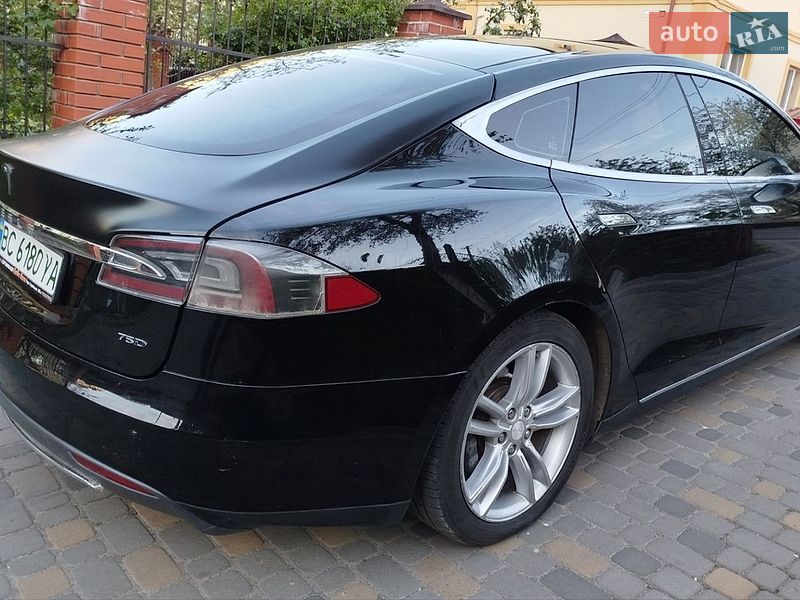 Лифтбек Tesla Model S 2013 в Львове