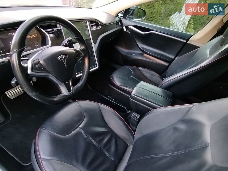 Лифтбек Tesla Model S 2013 в Львове