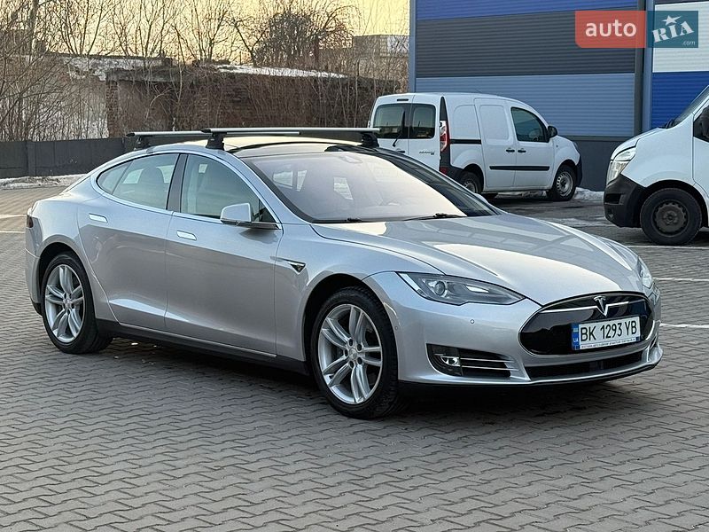 Лифтбек Tesla Model S 2014 в Ровно