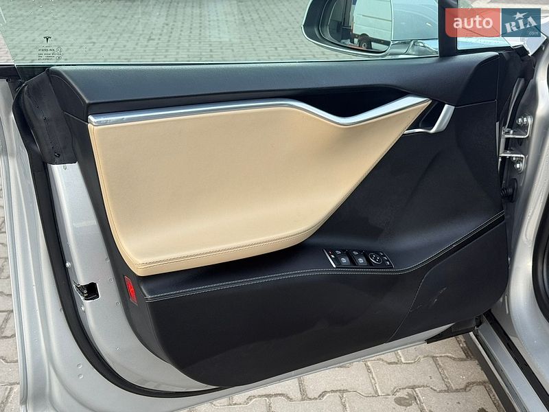 Лифтбек Tesla Model S 2014 в Ровно