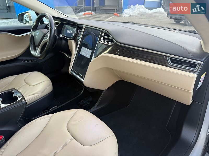 Лифтбек Tesla Model S 2014 в Ровно
