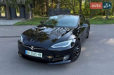 Лифтбек Tesla Model S 2018 в Клевани