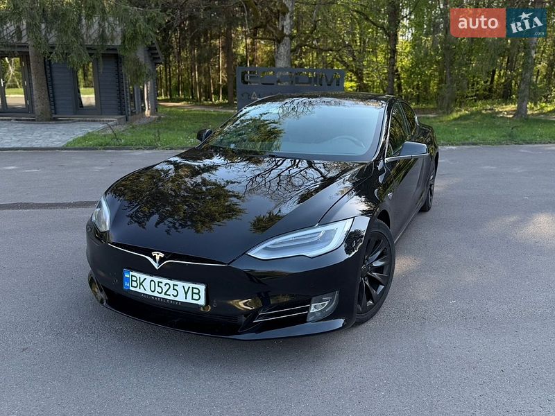 Лифтбек Tesla Model S 2018 в Клевани