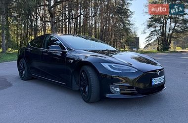 Лифтбек Tesla Model S 2018 в Клевани