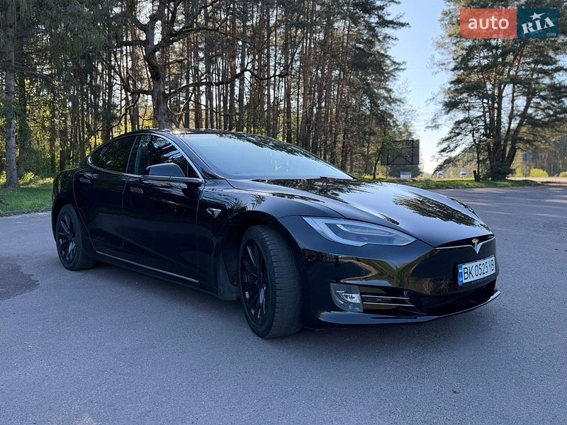 Лифтбек Tesla Model S 2018 в Клевани