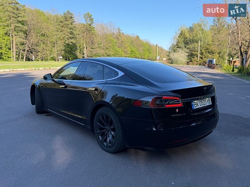 Лифтбек Tesla Model S 2018 в Клевани