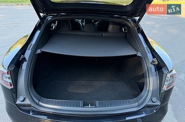 Лифтбек Tesla Model S 2018 в Клевани