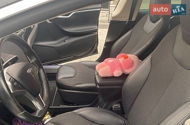 Ліфтбек Tesla Model S 2015 в Стрию