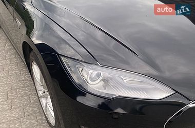 Ліфтбек Tesla Model S 2015 в Стрию