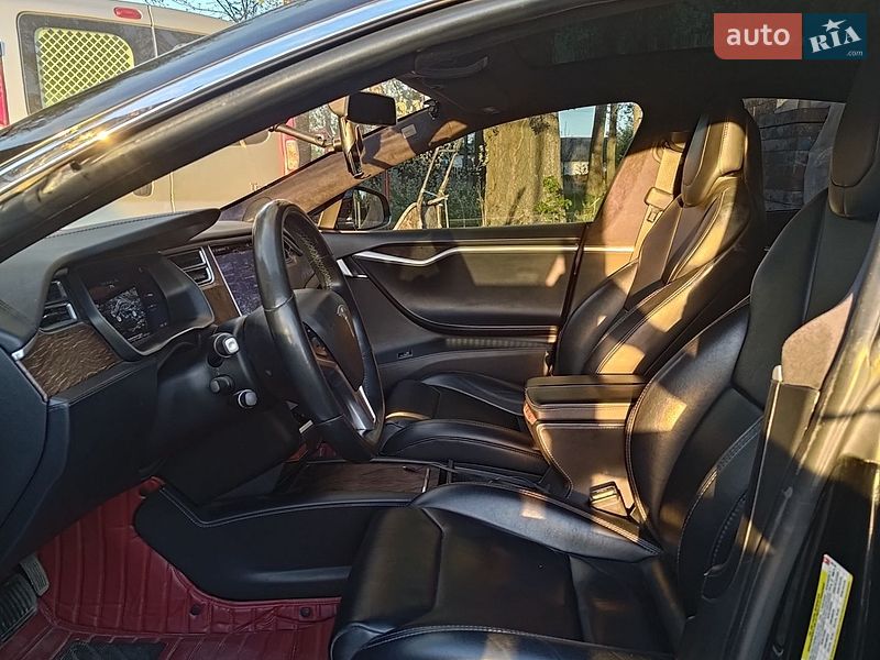 Лифтбек Tesla Model S 2017 в Киеве