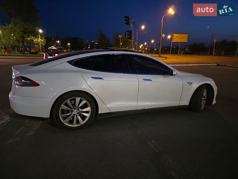 Ліфтбек Tesla Model S 2016 в Харкові