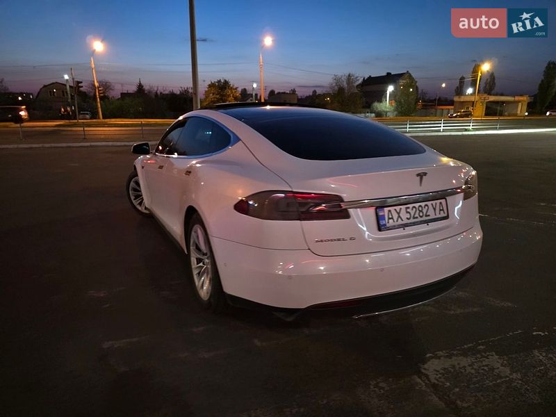 Ліфтбек Tesla Model S 2016 в Харкові