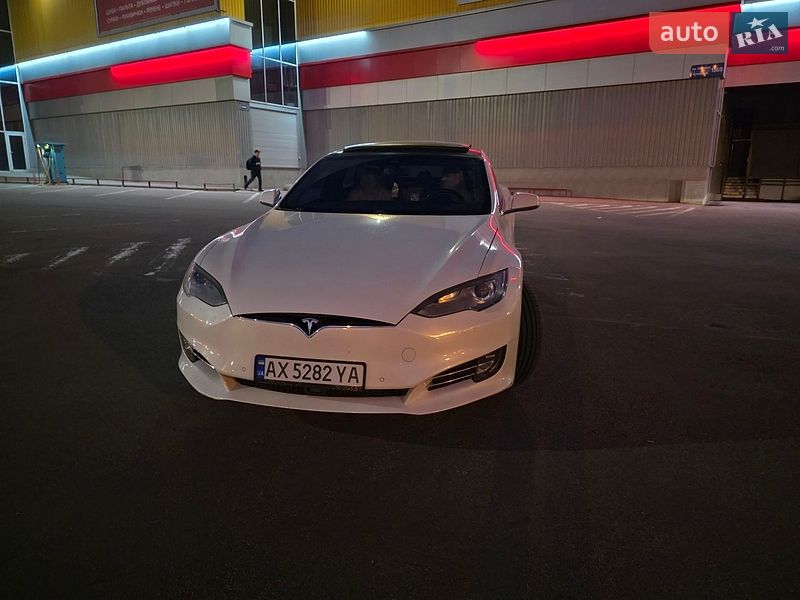 Ліфтбек Tesla Model S 2016 в Харкові
