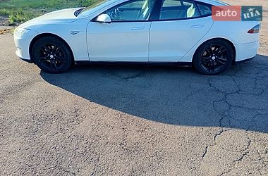 Ліфтбек Tesla Model S 2013 в Сарнах