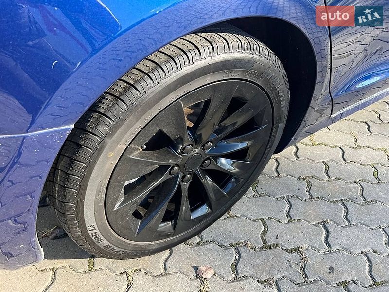 Лифтбек Tesla Model S 2017 в Кременчуге