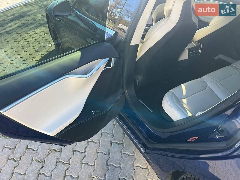 Лифтбек Tesla Model S 2017 в Кременчуге