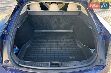 Лифтбек Tesla Model S 2017 в Кременчуге