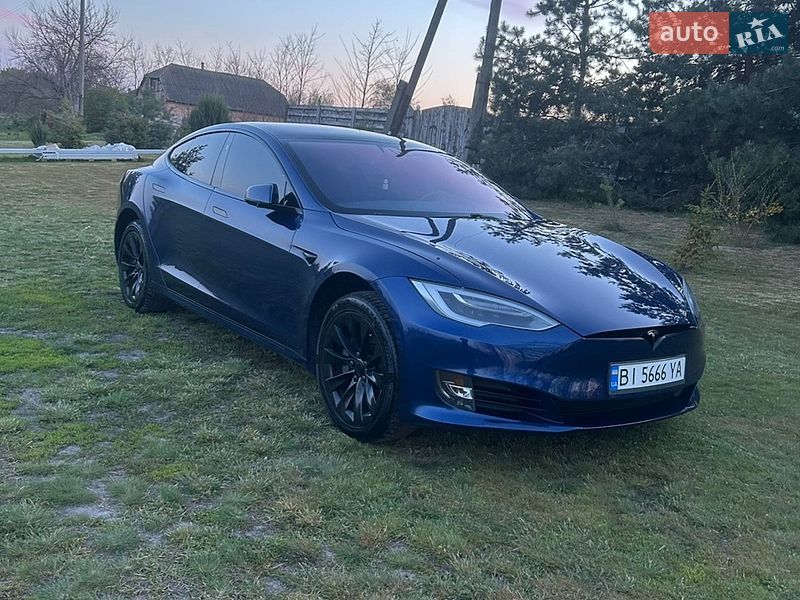 Ліфтбек Tesla Model S 2017 в Пирятині