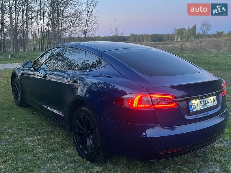 Ліфтбек Tesla Model S 2017 в Пирятині