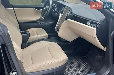 Лифтбек Tesla Model S 2016 в Ивано-Франковске