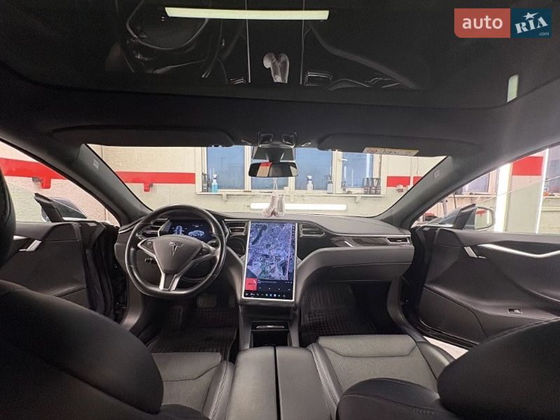Ліфтбек Tesla Model S 2018 в Львові