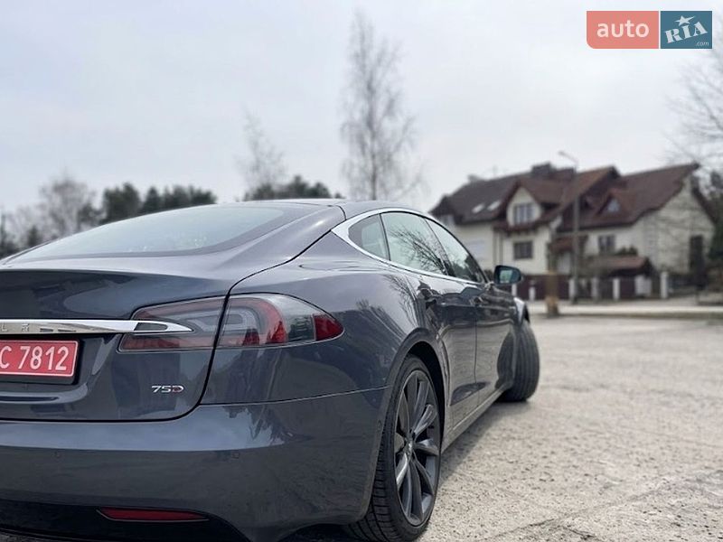 Ліфтбек Tesla Model S 2018 в Львові