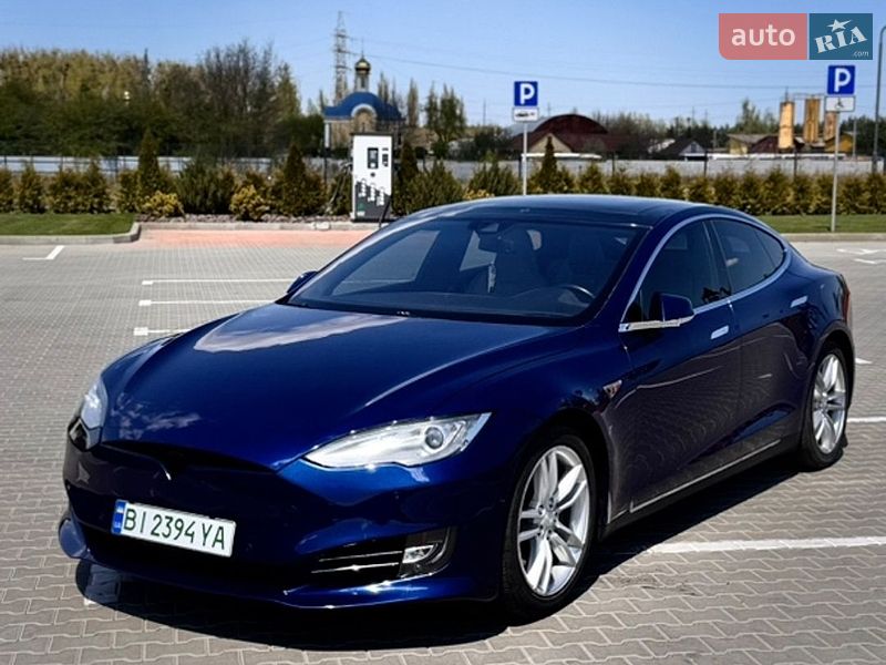 Лифтбек Tesla Model S 2015 в Виннице