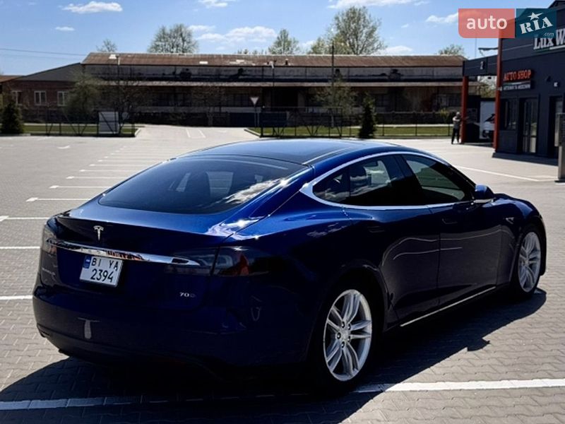 Лифтбек Tesla Model S 2015 в Виннице