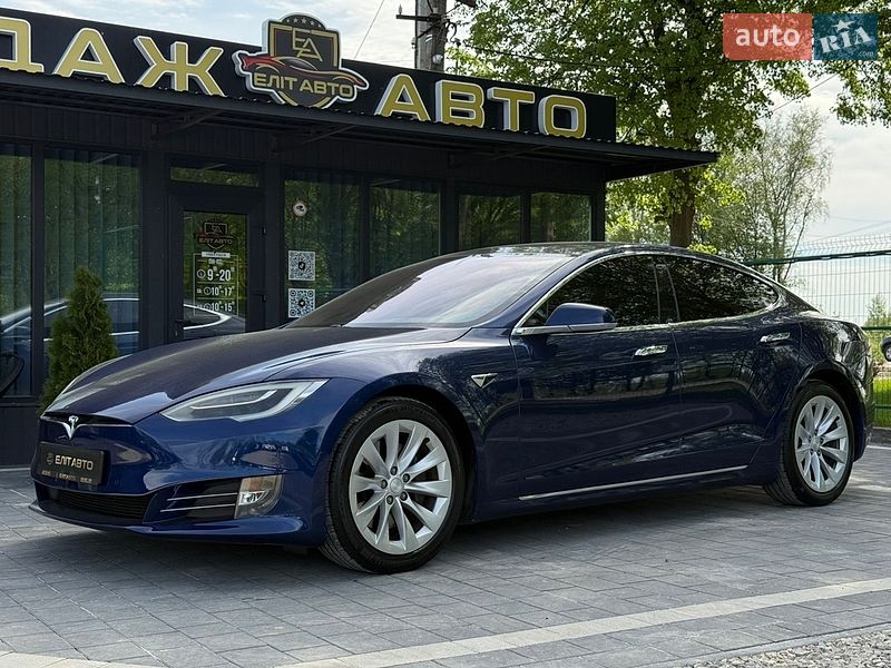 Ліфтбек Tesla Model S 2017 в Івано-Франківську